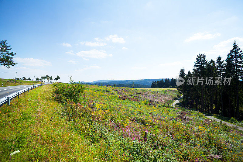 道路Bundesstraße 236和Rothaargebirge